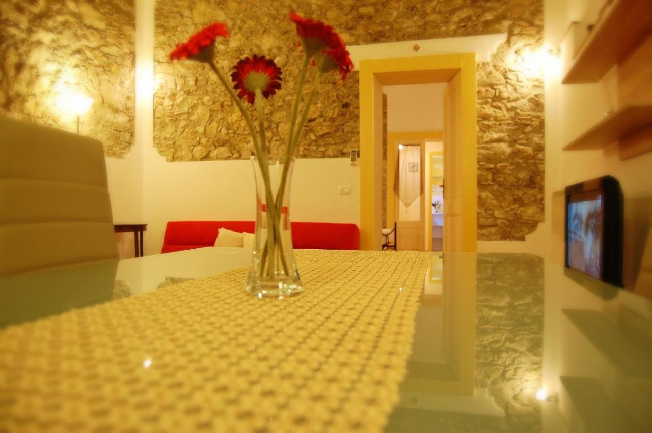 Incantevole E Storico In Pieno Centro Apartamento
